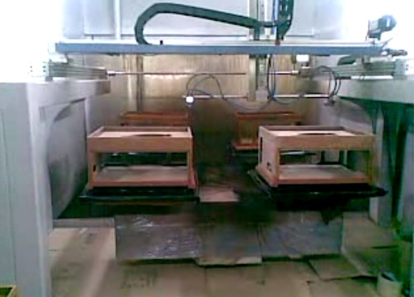 五轴往复喷涂机：木箱往复喷涂机喷涂